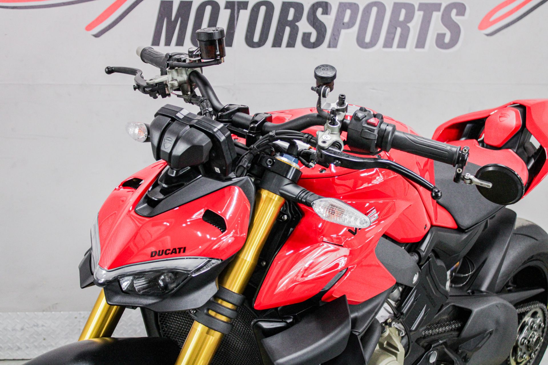 Front Left Zoomed In - Photo 11