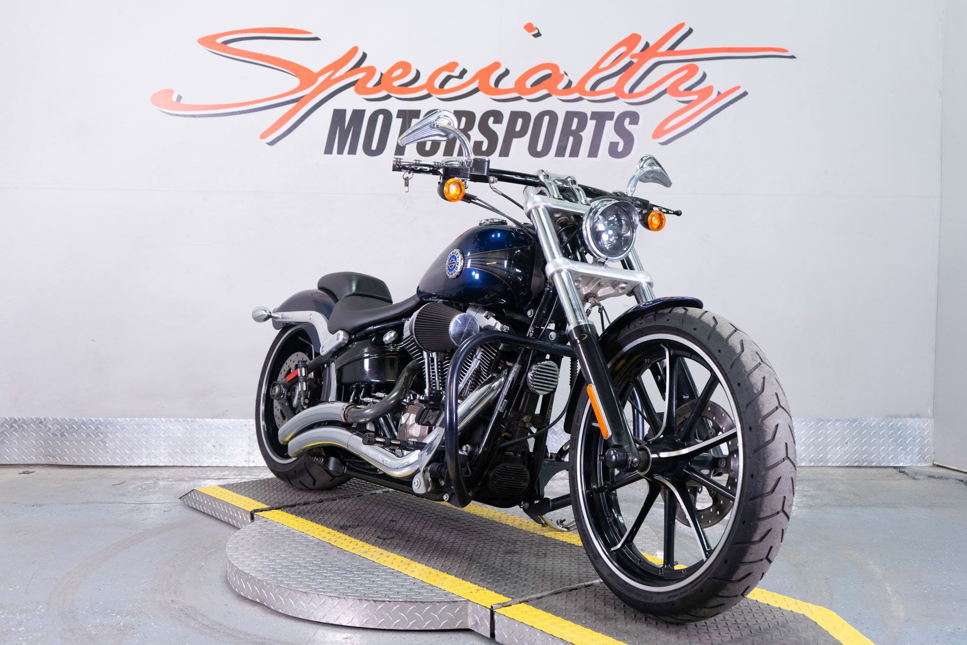 2013 Harley-Davidson Softail® Breakout® in Sacramento, California - Photo 2