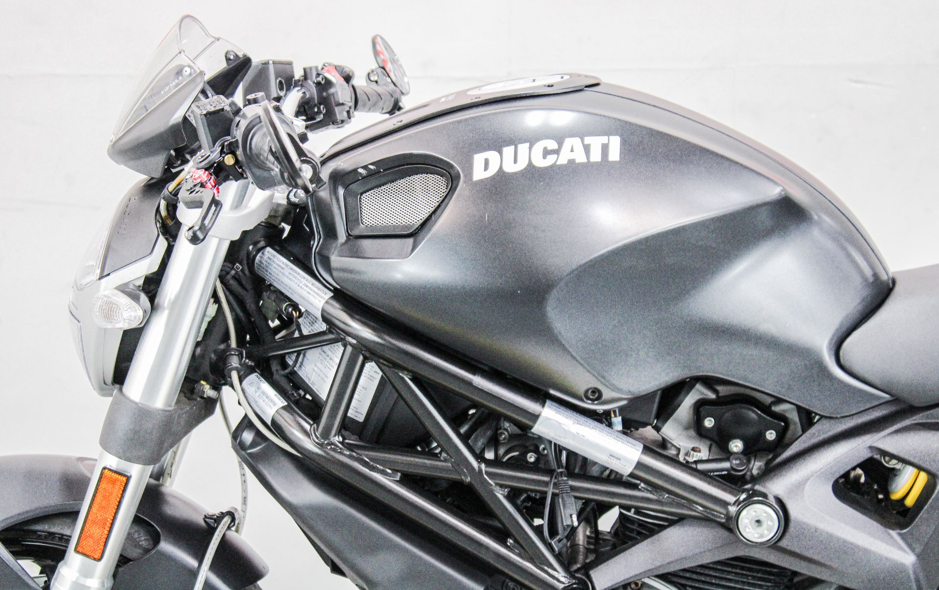 2009 Ducati Monster 696 in Sacramento, California - Photo 9