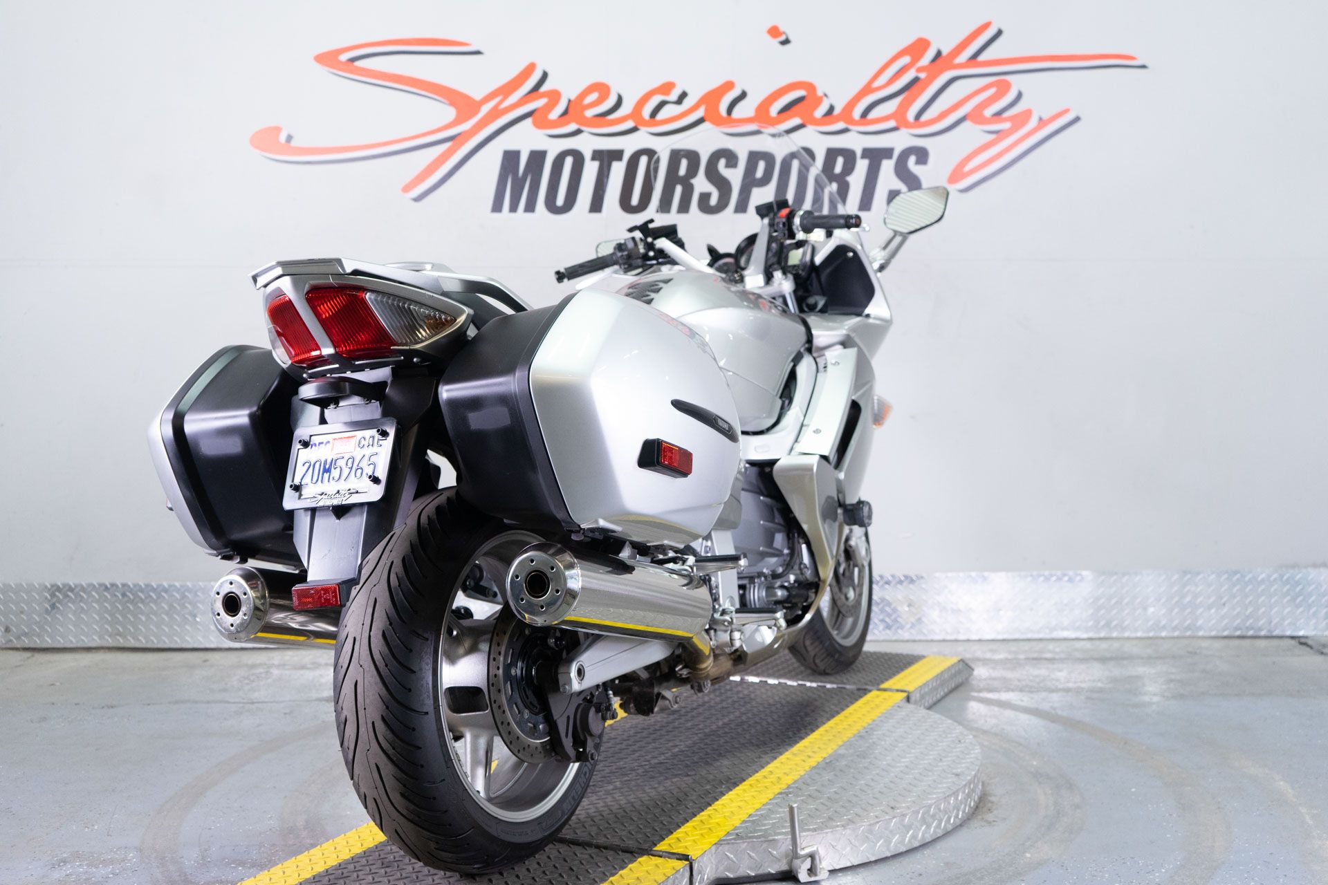 2010 Yamaha FJR1300A in Sacramento, California - Photo 6