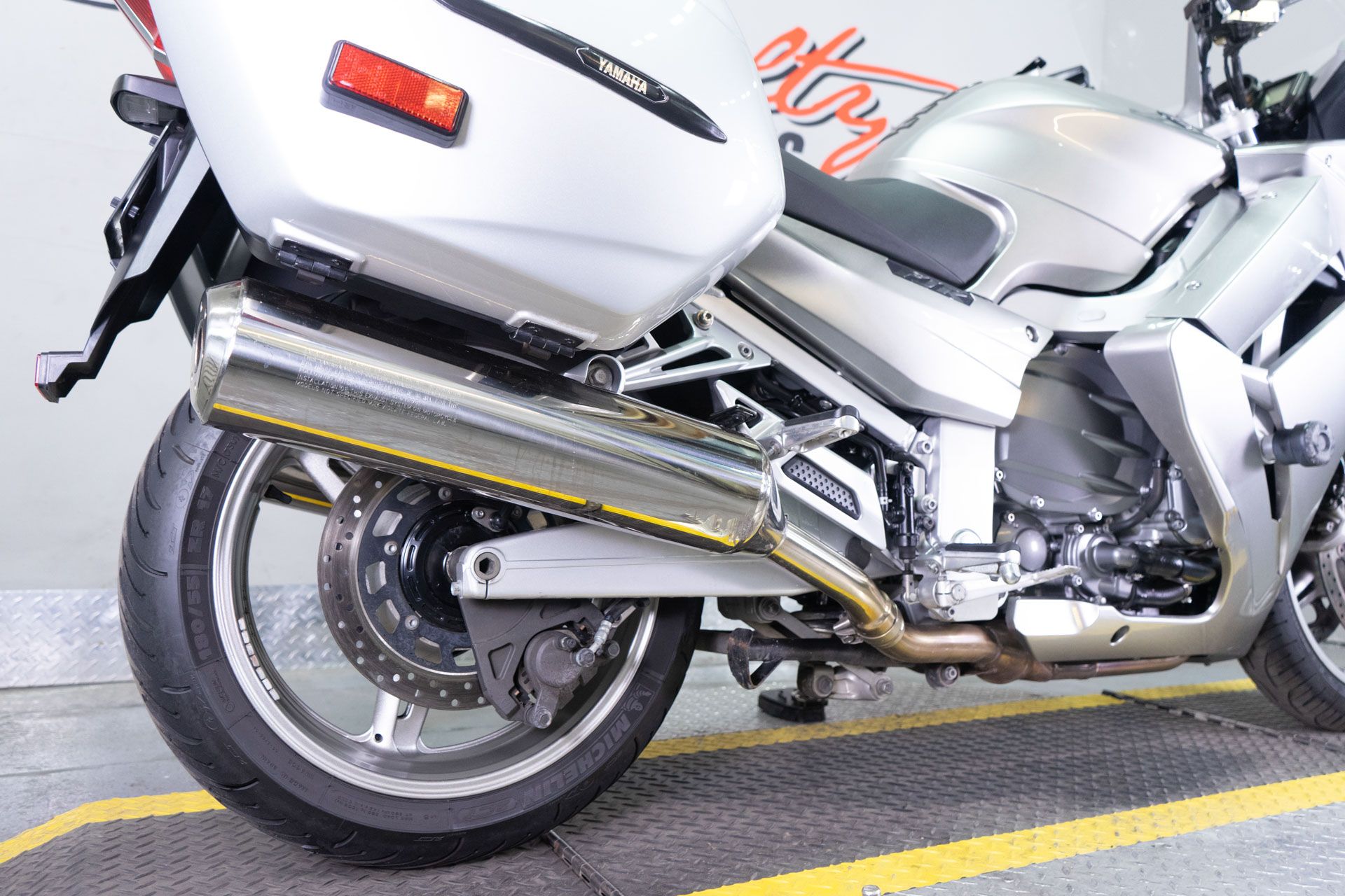 2010 Yamaha FJR1300A in Sacramento, California - Photo 9