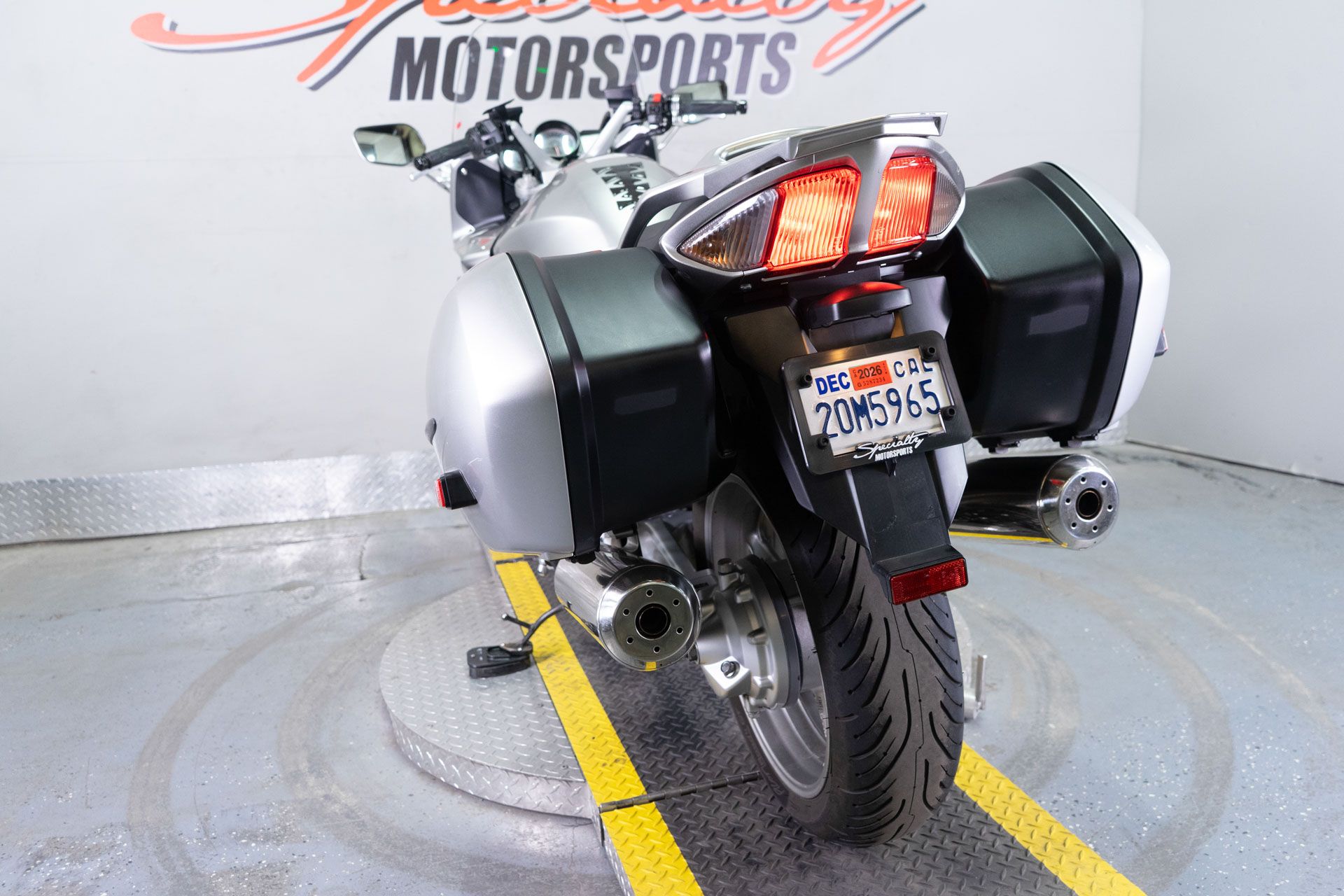 2010 Yamaha FJR1300A in Sacramento, California - Photo 16