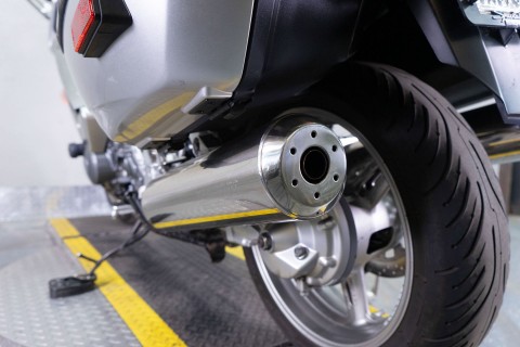 2010 Yamaha FJR1300A in Sacramento, California - Photo 17