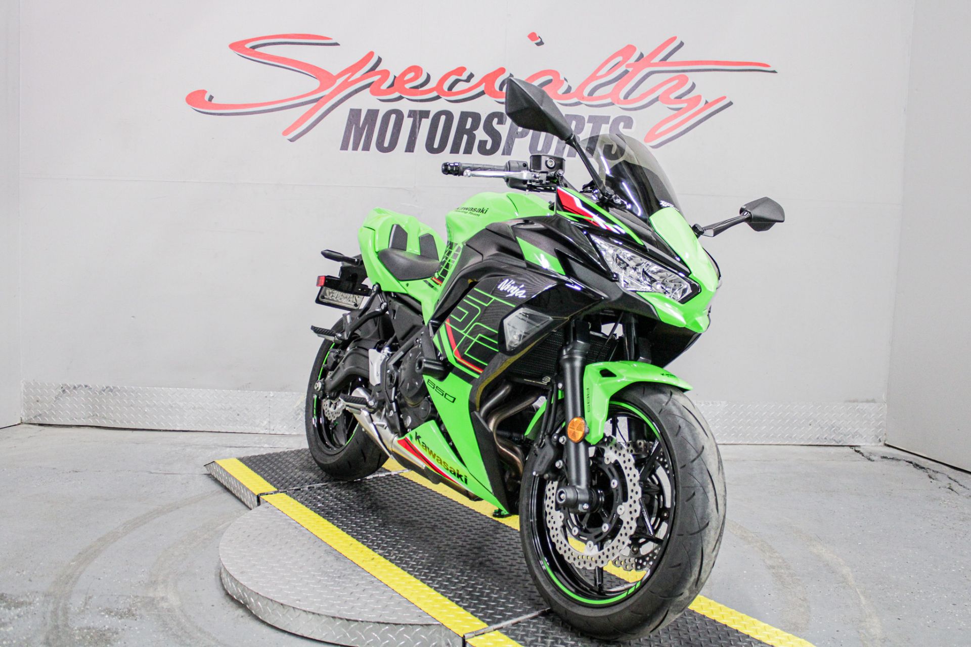 Front Right Side View - Photo 13