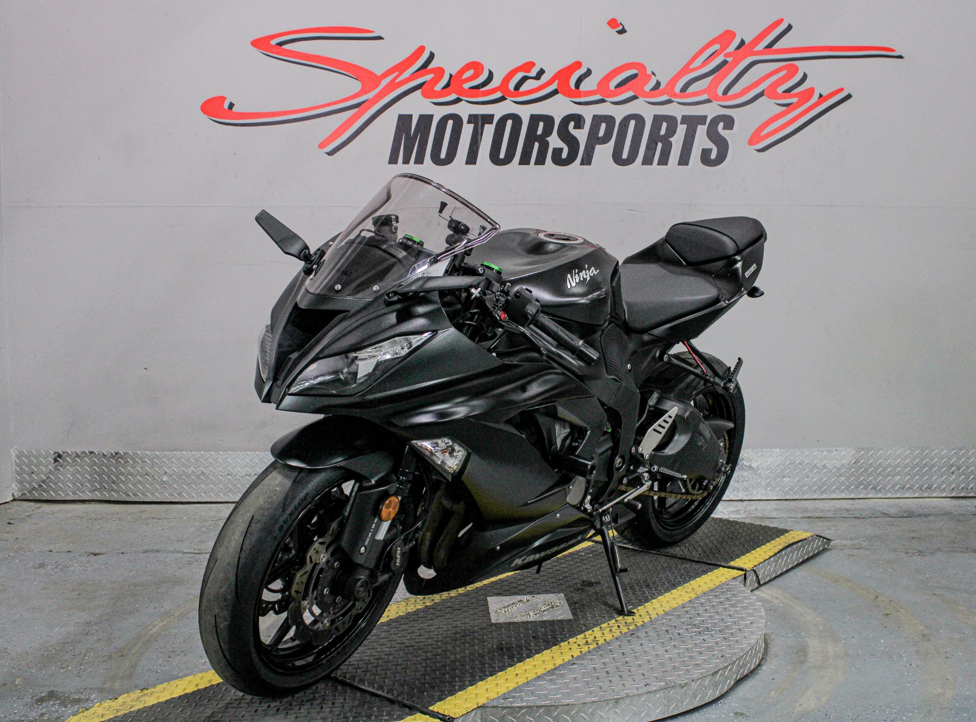 りんか 2013 Kawasaki Ninja ZX-14R ABS | Preview