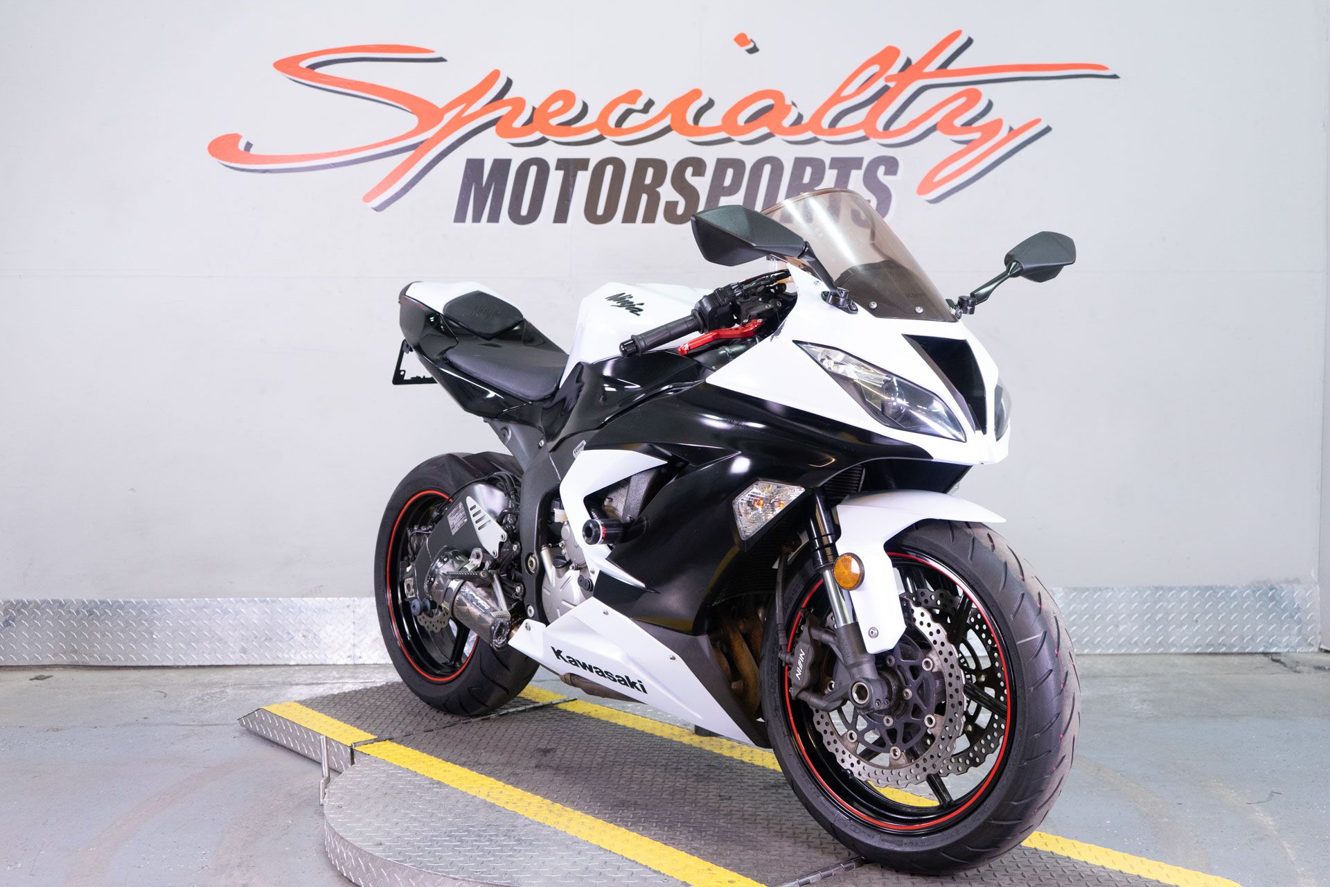 2013 Kawasaki Ninja® ZX™-6R in Sacramento, California - Photo 2