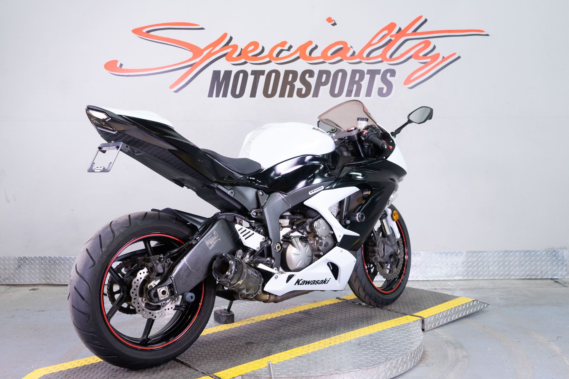 2013 Kawasaki Ninja® ZX™-6R in Sacramento, California - Photo 5