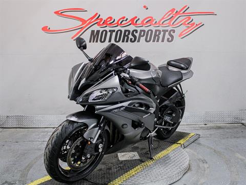 YAM010471 - 2016 - Yamaha Motor Corp., USA - YZF-R6 Front Left Side View - Photo 10