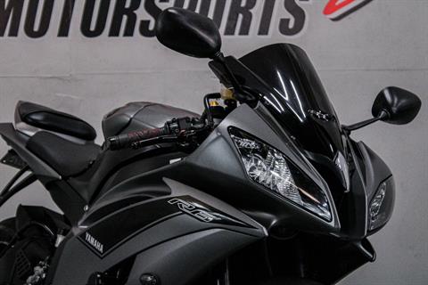 YAM010471 - 2016 - Yamaha Motor Corp., USA - YZF-R6 Front Right Zoomed In - Photo 14
