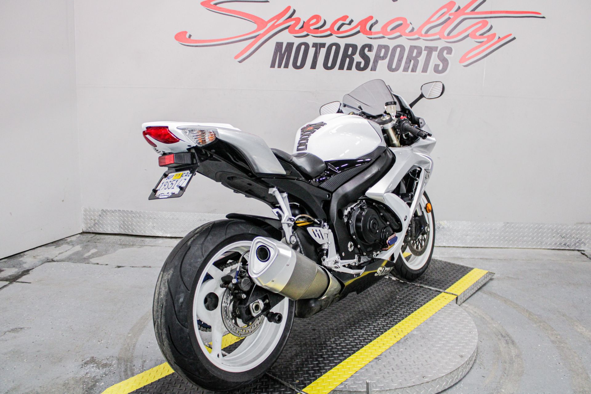 Rear Right Side Angle - Photo 5