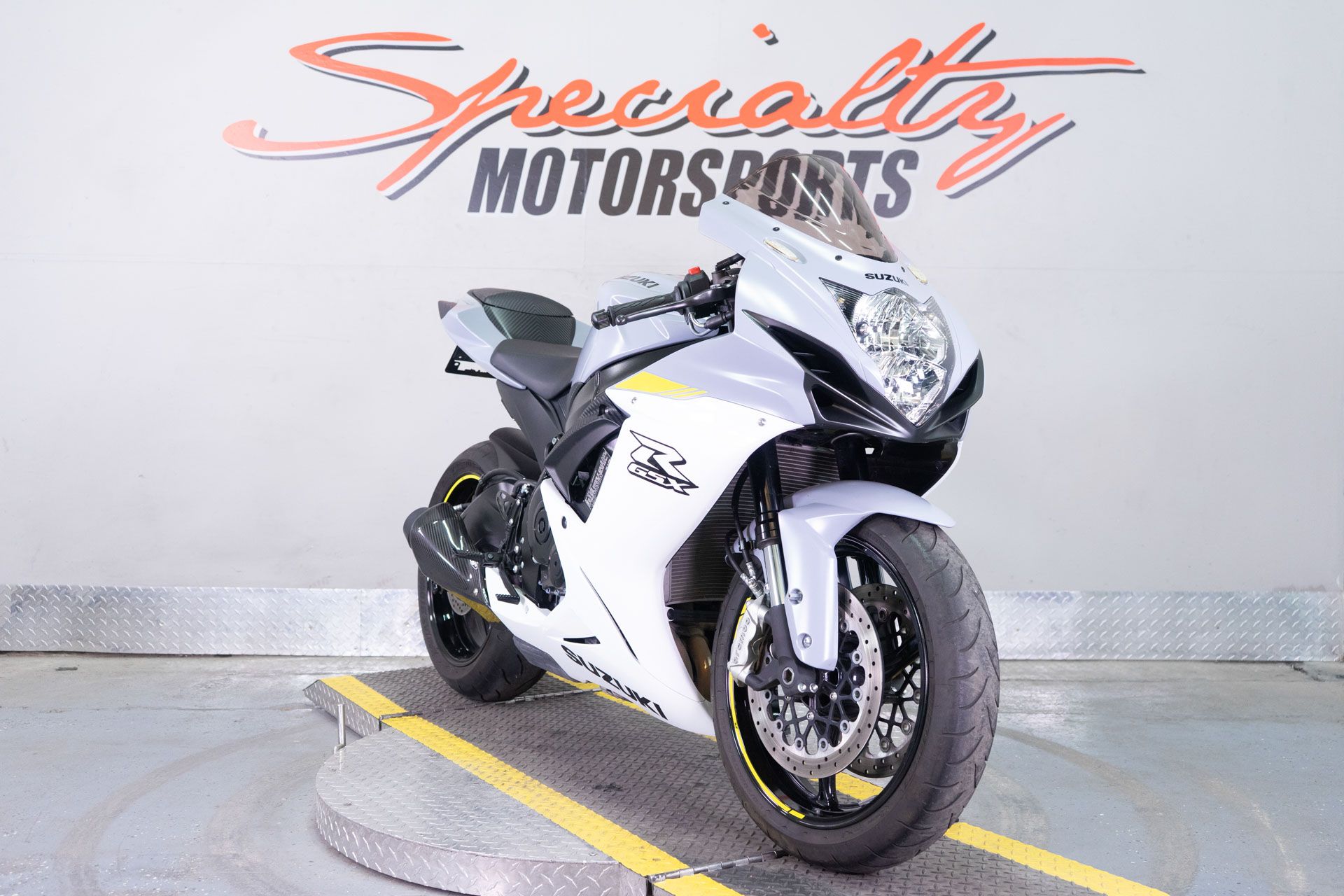 2022 Suzuki GSX-R600 in Sacramento, California - Photo 2