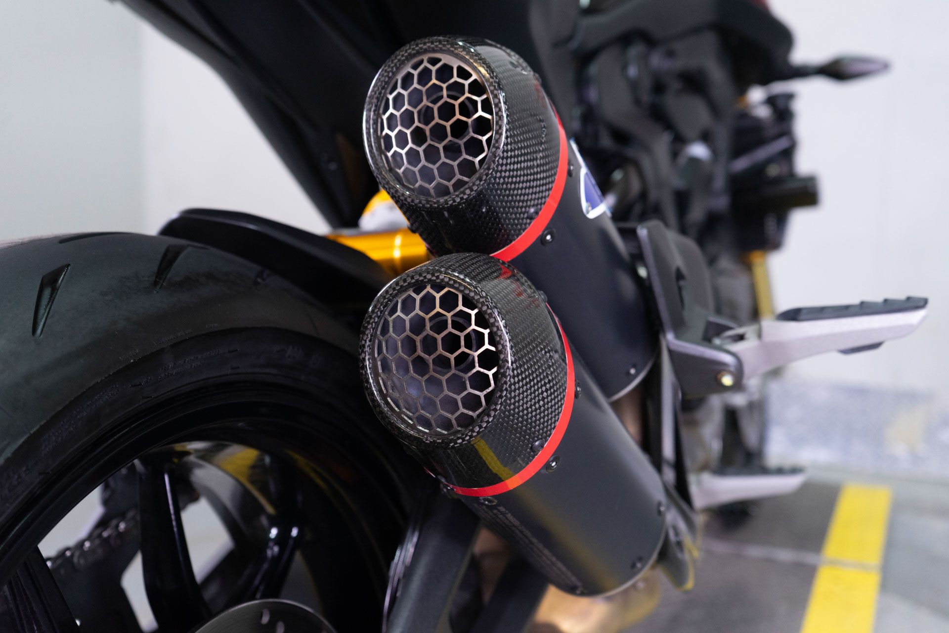 2023 Ducati Monster SP in Sacramento, California - Photo 17