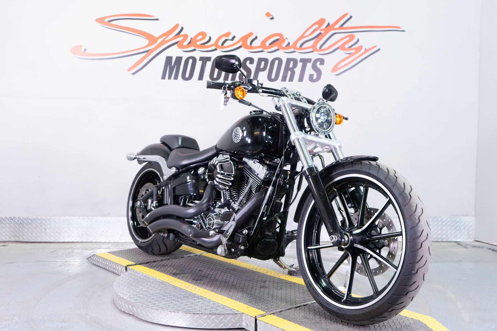 2015 Harley-Davidson Breakout® in Sacramento, California - Photo 2