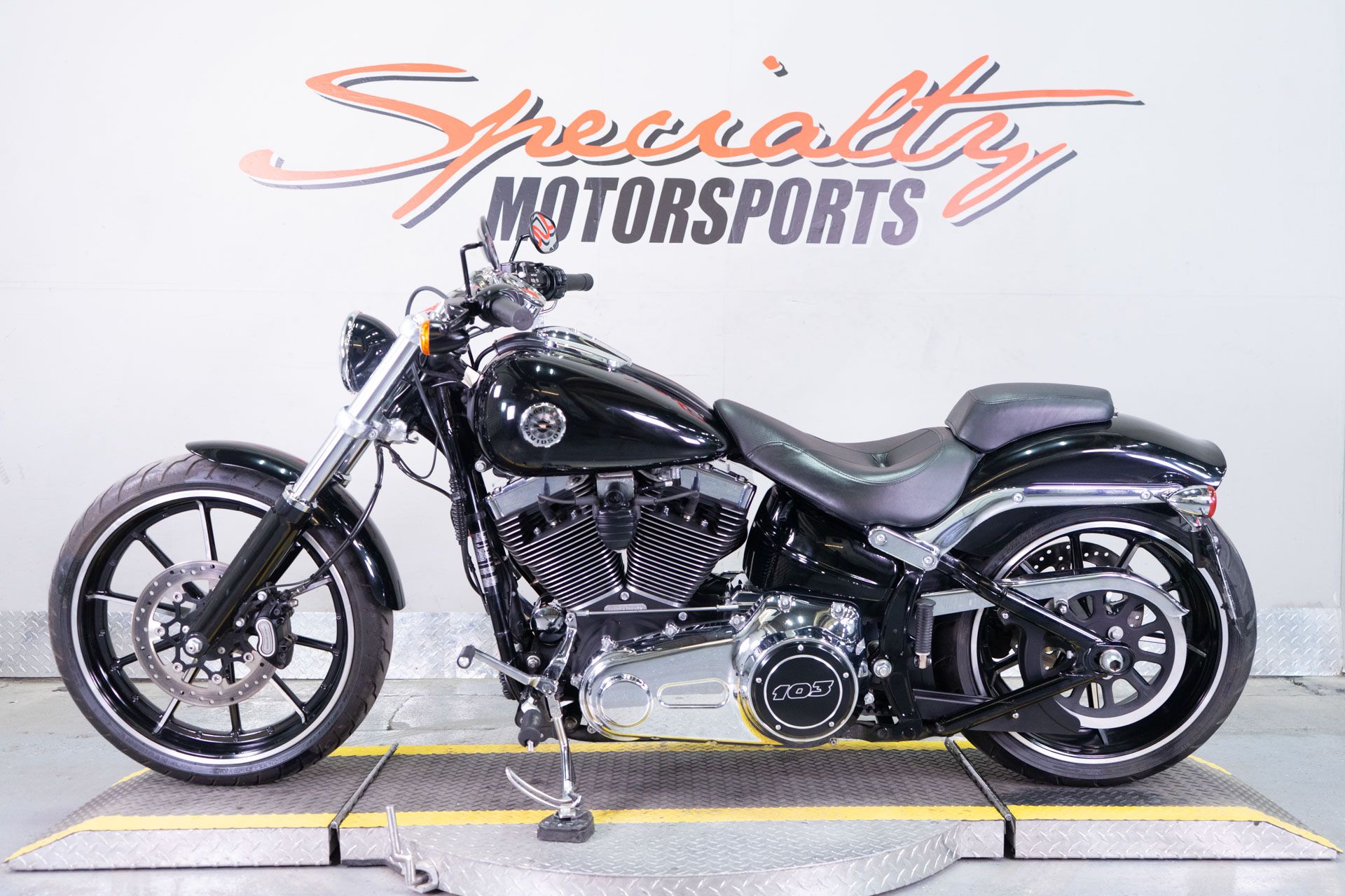 2015 Harley-Davidson Breakout® in Sacramento, California - Photo 4