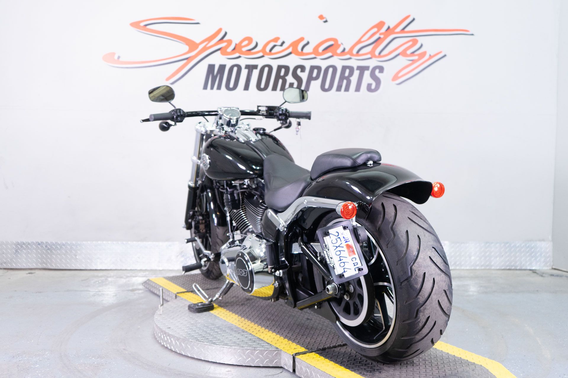 2015 Harley-Davidson Breakout® in Sacramento, California - Photo 5