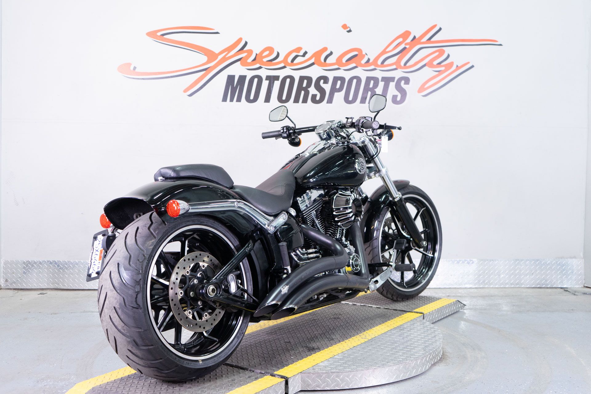 2015 Harley-Davidson Breakout® in Sacramento, California - Photo 6