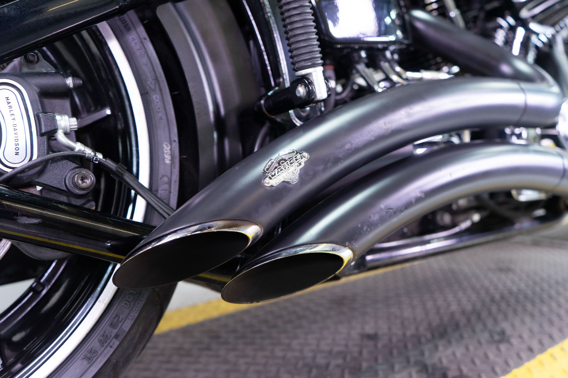 2015 Harley-Davidson Breakout® in Sacramento, California - Photo 10