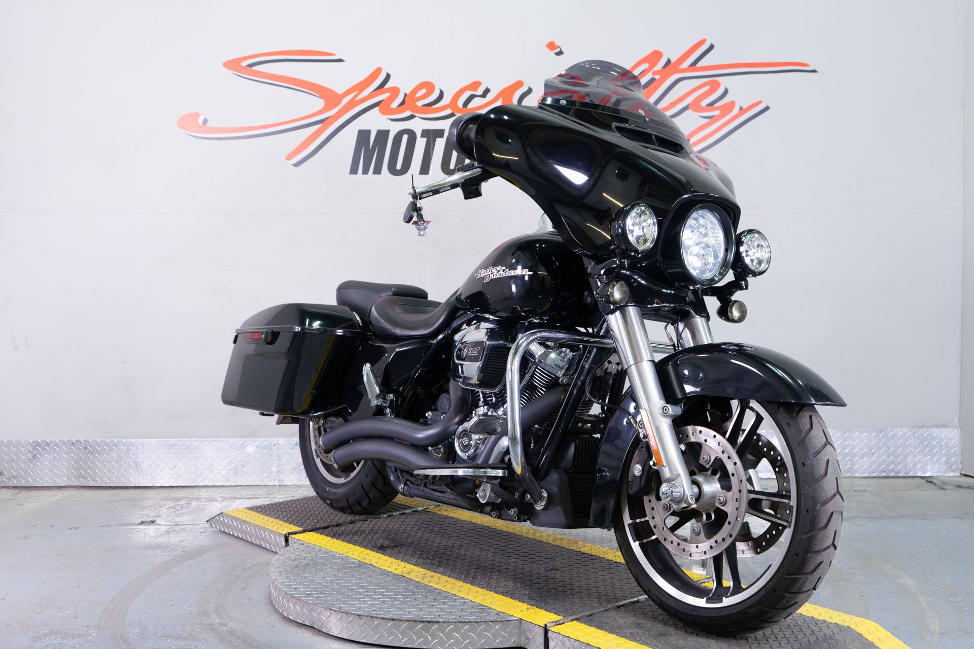 2017 Harley-Davidson Street Glide® Special in Sacramento, California - Photo 2