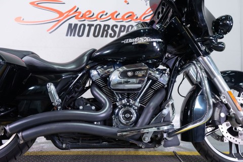 2017 Harley-Davidson Street Glide® Special in Sacramento, California - Photo 9