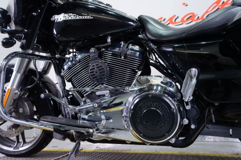 2017 Harley-Davidson Street Glide® Special in Sacramento, California - Photo 13