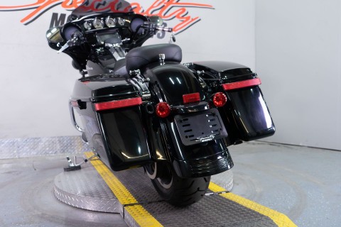 2017 Harley-Davidson Street Glide® Special in Sacramento, California - Photo 18