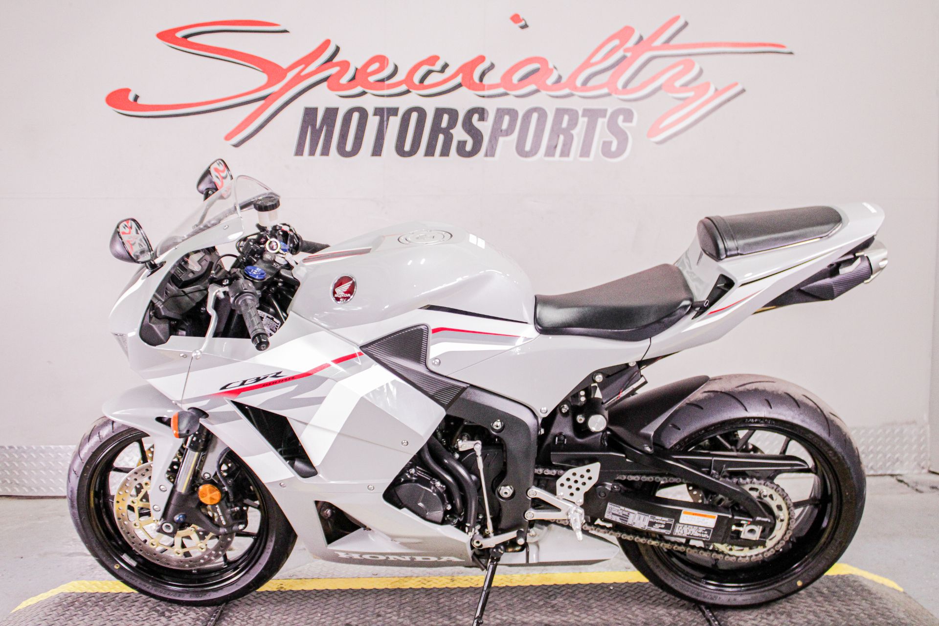 2025 Honda CBR600RR ABS in Sacramento, California - Photo 8