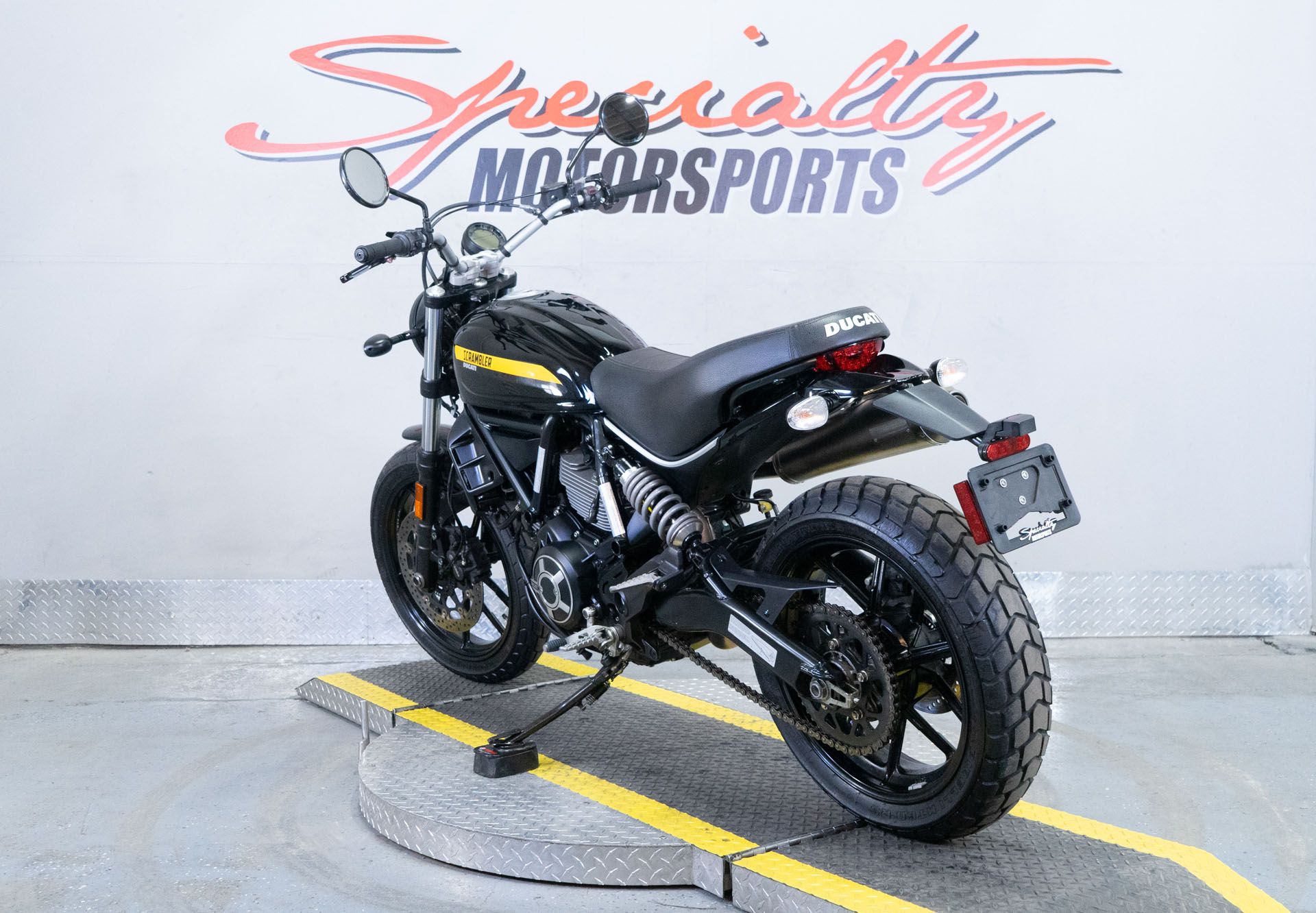 2016 Ducati Scramber Sixty2 in Sacramento, California - Photo 5