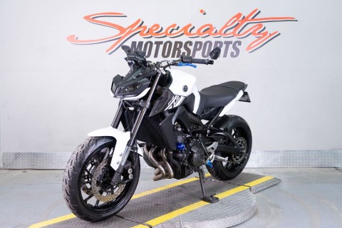 2017 Yamaha FZ-09 in Sacramento, California - Photo 3