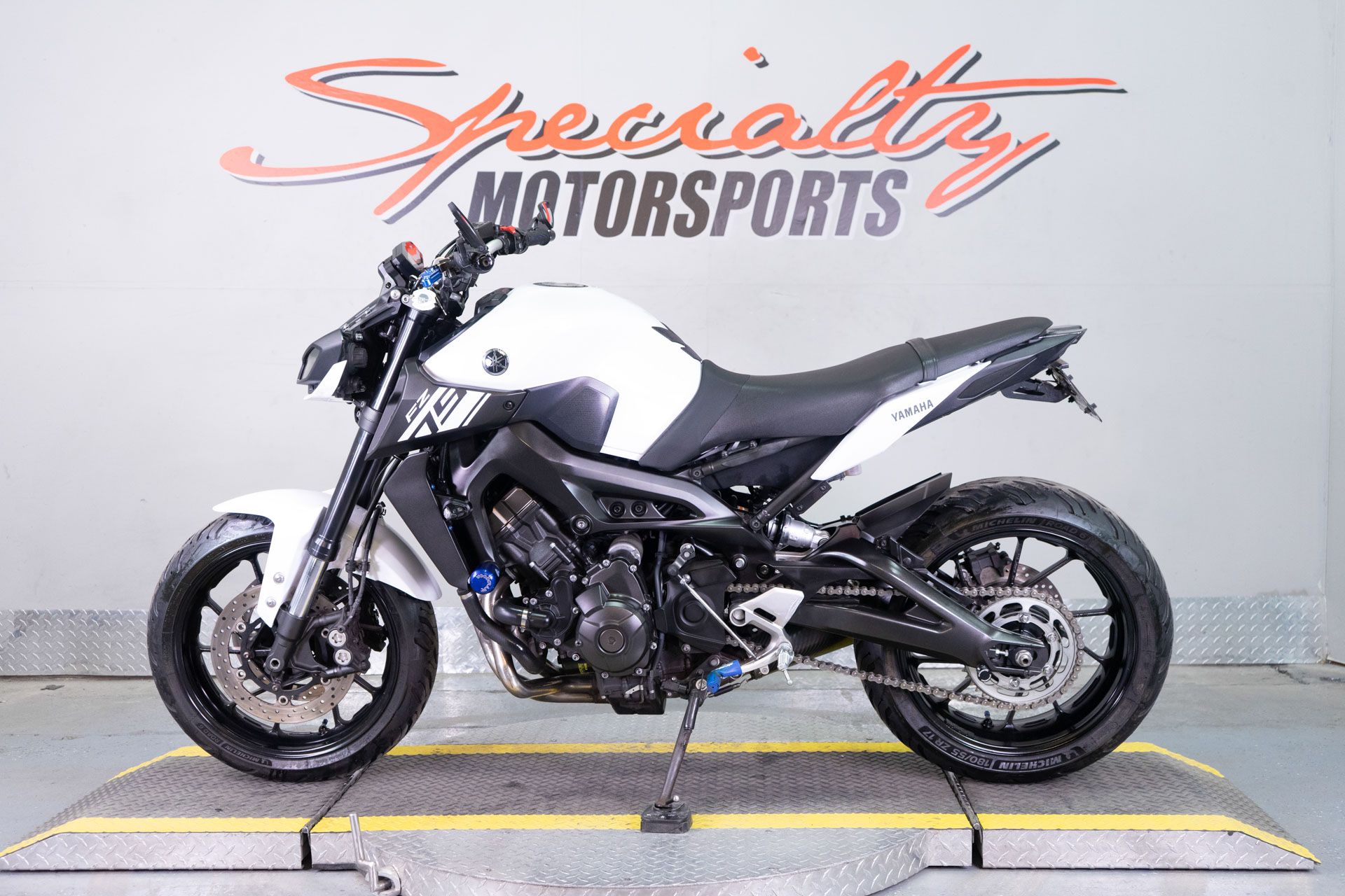 2017 Yamaha FZ-09 in Sacramento, California - Photo 4