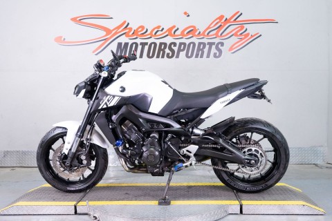 2017 Yamaha FZ-09 in Sacramento, California - Photo 4