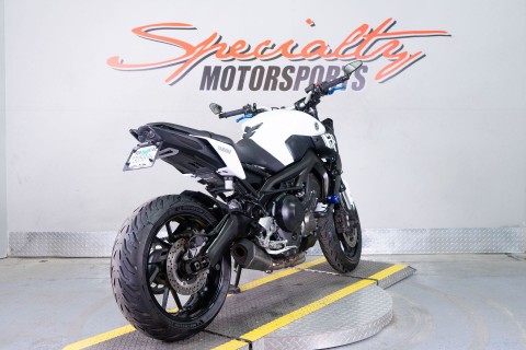 2017 Yamaha FZ-09 in Sacramento, California - Photo 6