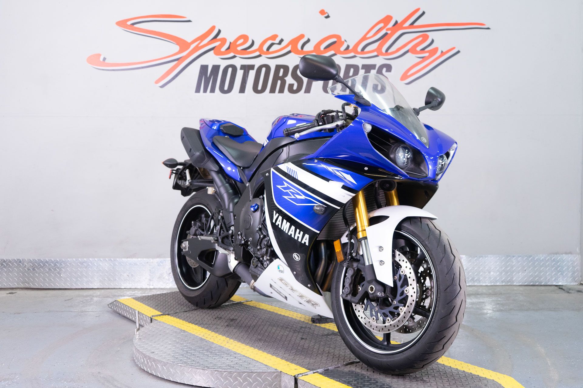 2013 Yamaha YZF-R1 in Sacramento, California - Photo 2