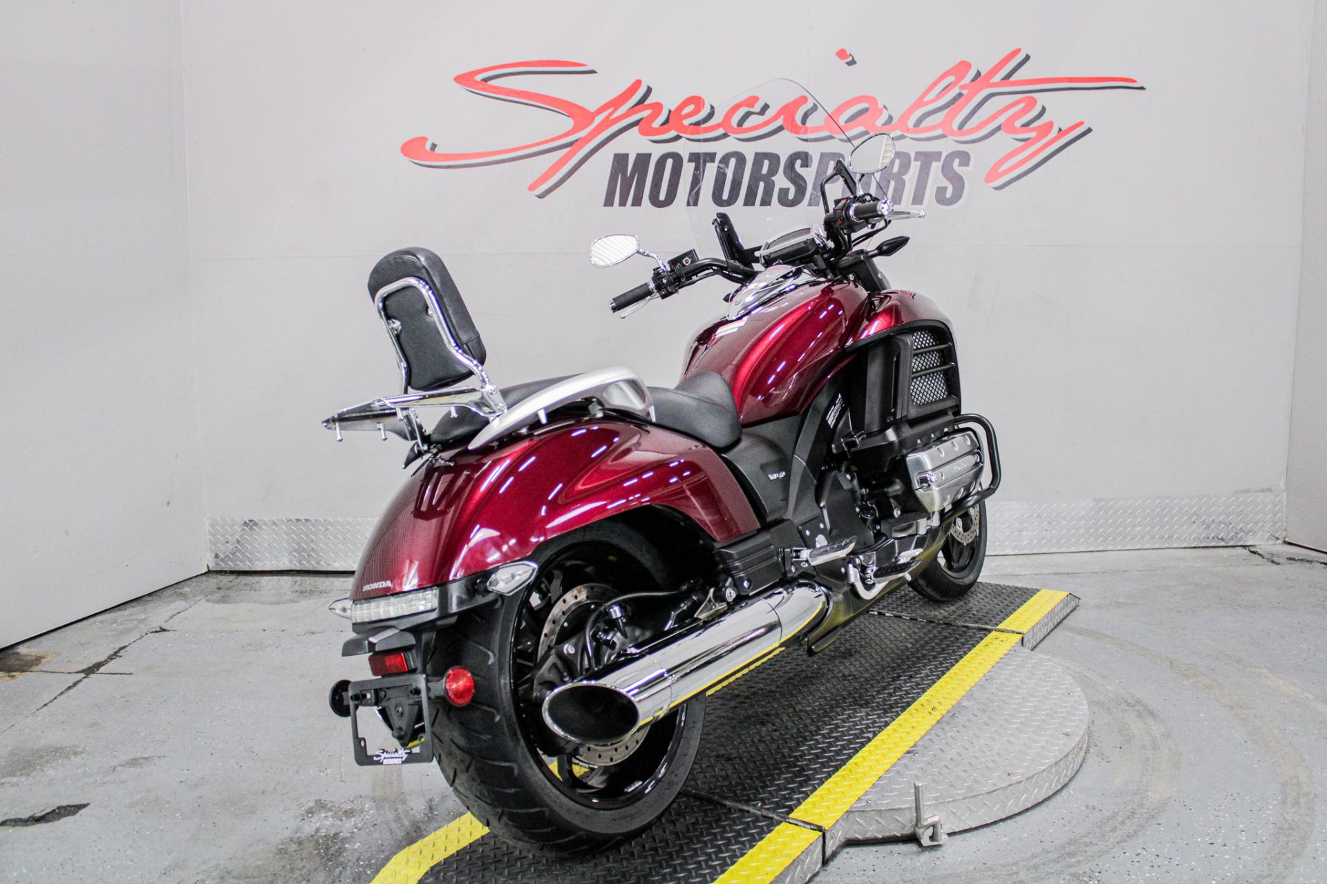 Rear Right Side Angle - Photo 5