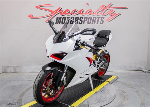 DUC007042 - 2022 - Ducati - Panigale V2  Front Left Side View - Photo 10