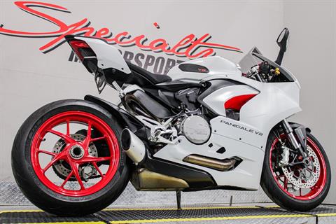 DUC007042 - 2022 - Ducati - Panigale V2 Lower Right Side Angle - Photo 15