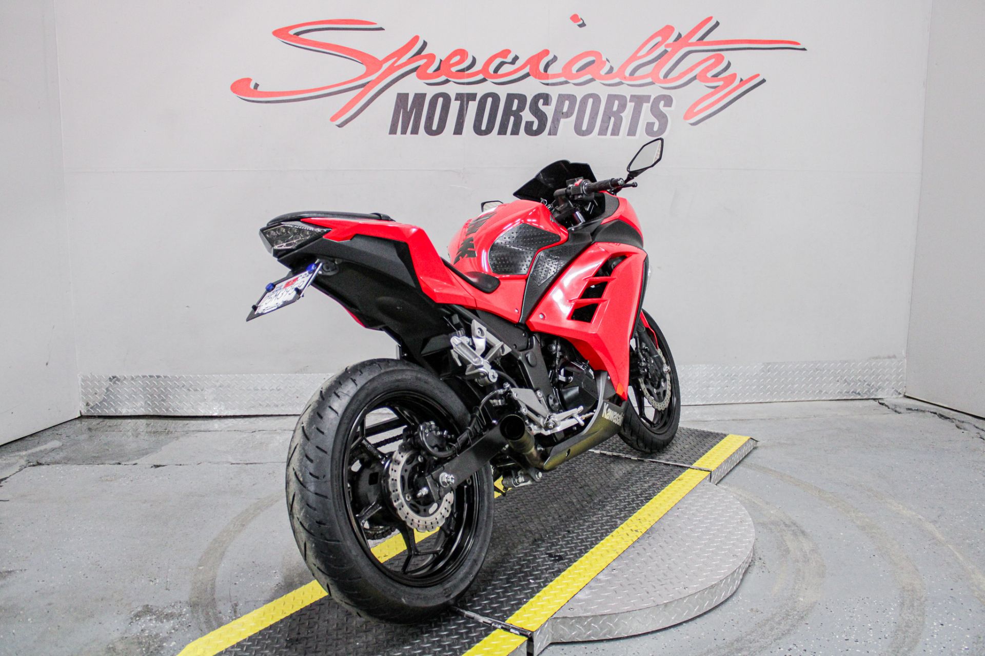 Rear Right Side Angle - Photo 5