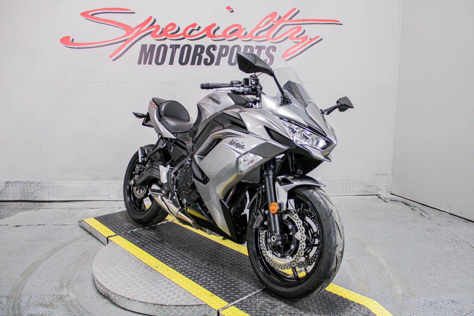 Front Right Side View - Photo 13