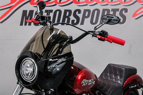 HAR027138 - 2018 - Harley-Davidson - Street Bob® 107 Front Left Zoomed In - Photo 11