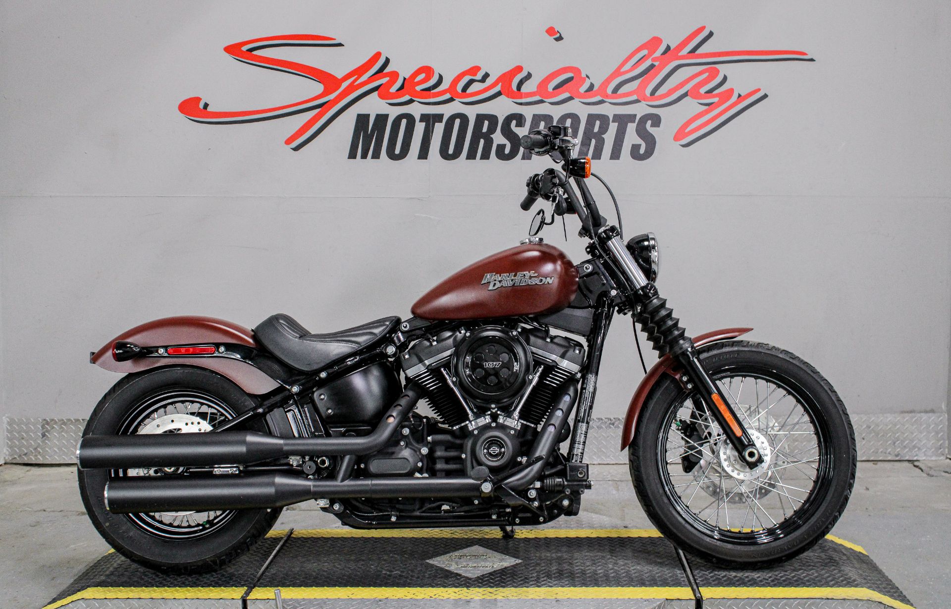 Softail Street Bob Red Harley Street Bob Red Used 2018 Harley - Main Image
