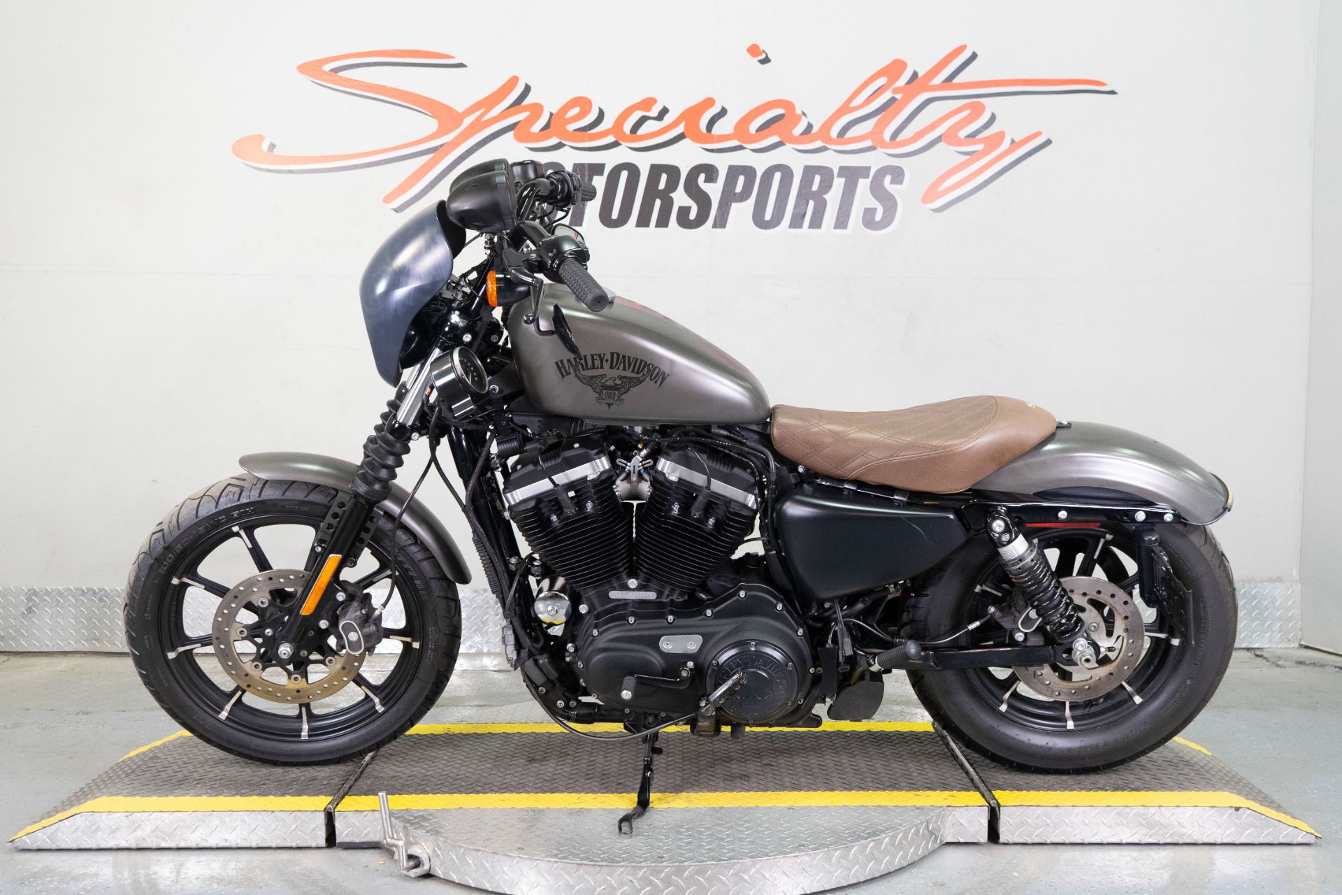 2018 Harley-Davidson Iron 883™ in Sacramento, California - Photo 4