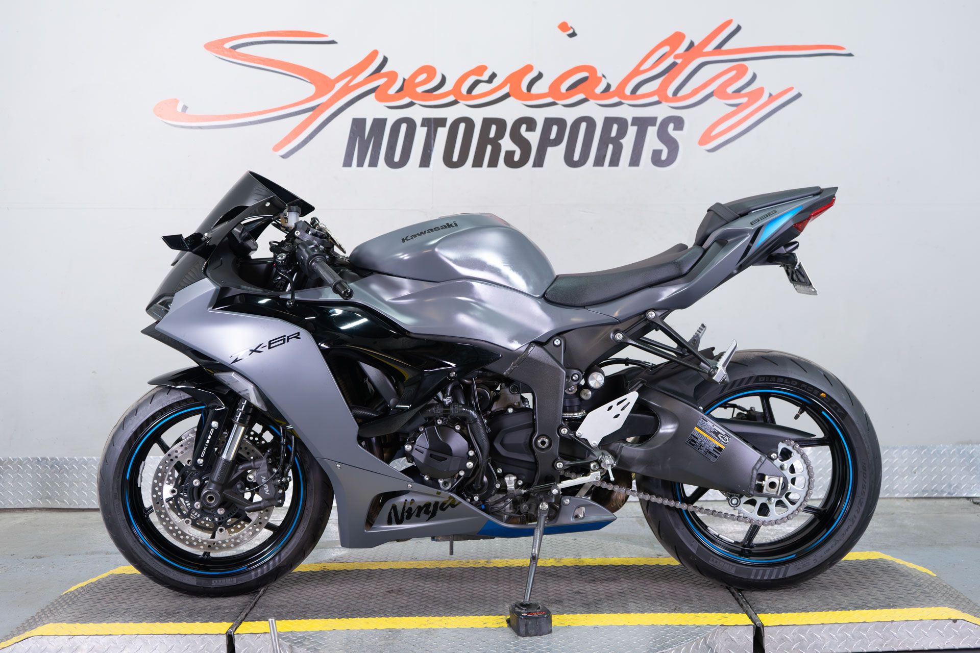 2025 Kawasaki Ninja ZX-6R KRT Edition ABS in Sacramento, California - Photo 4