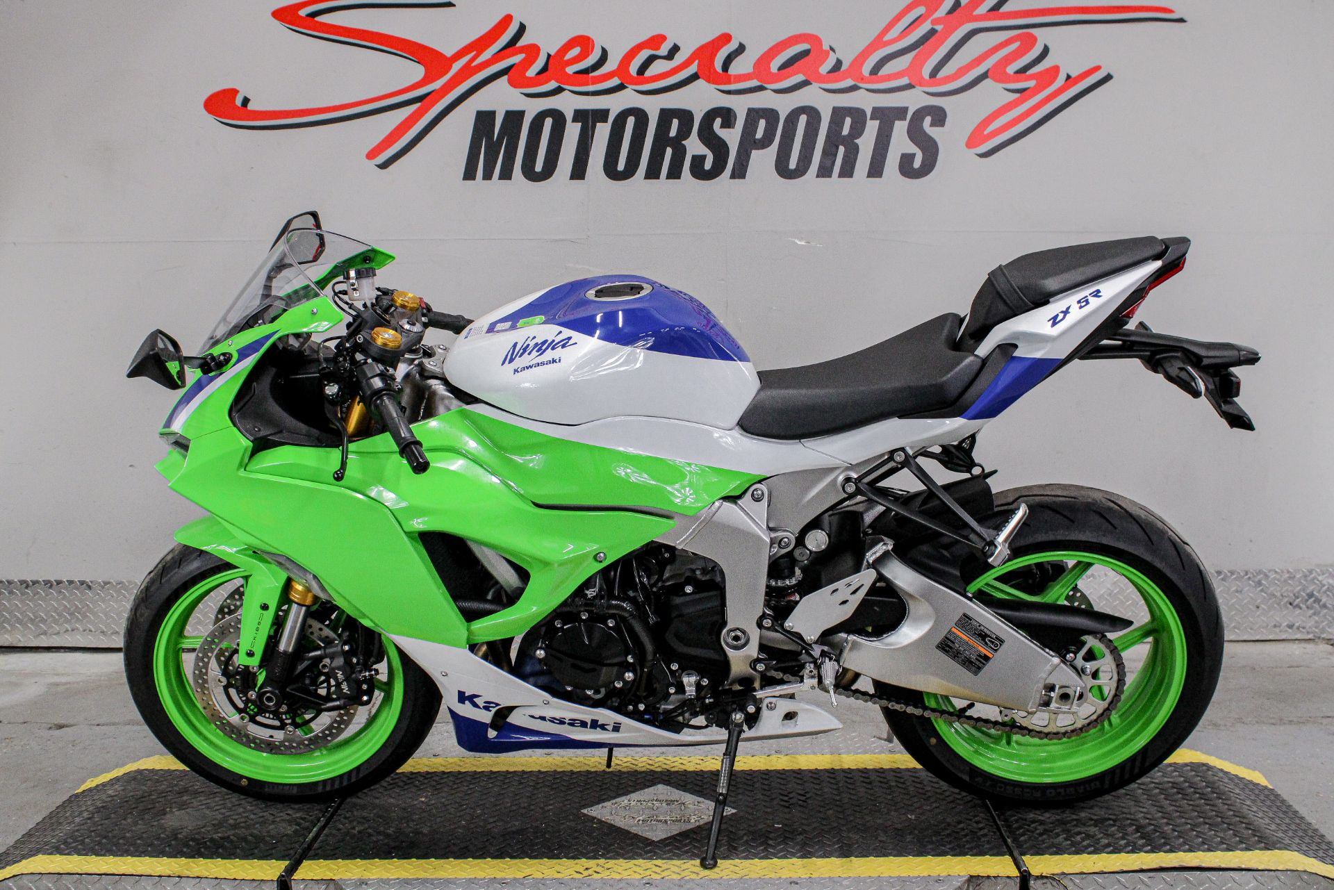 SKYNET 1/12 KAWASAKI Ninja ZX-25R (Metallic Spark Black x