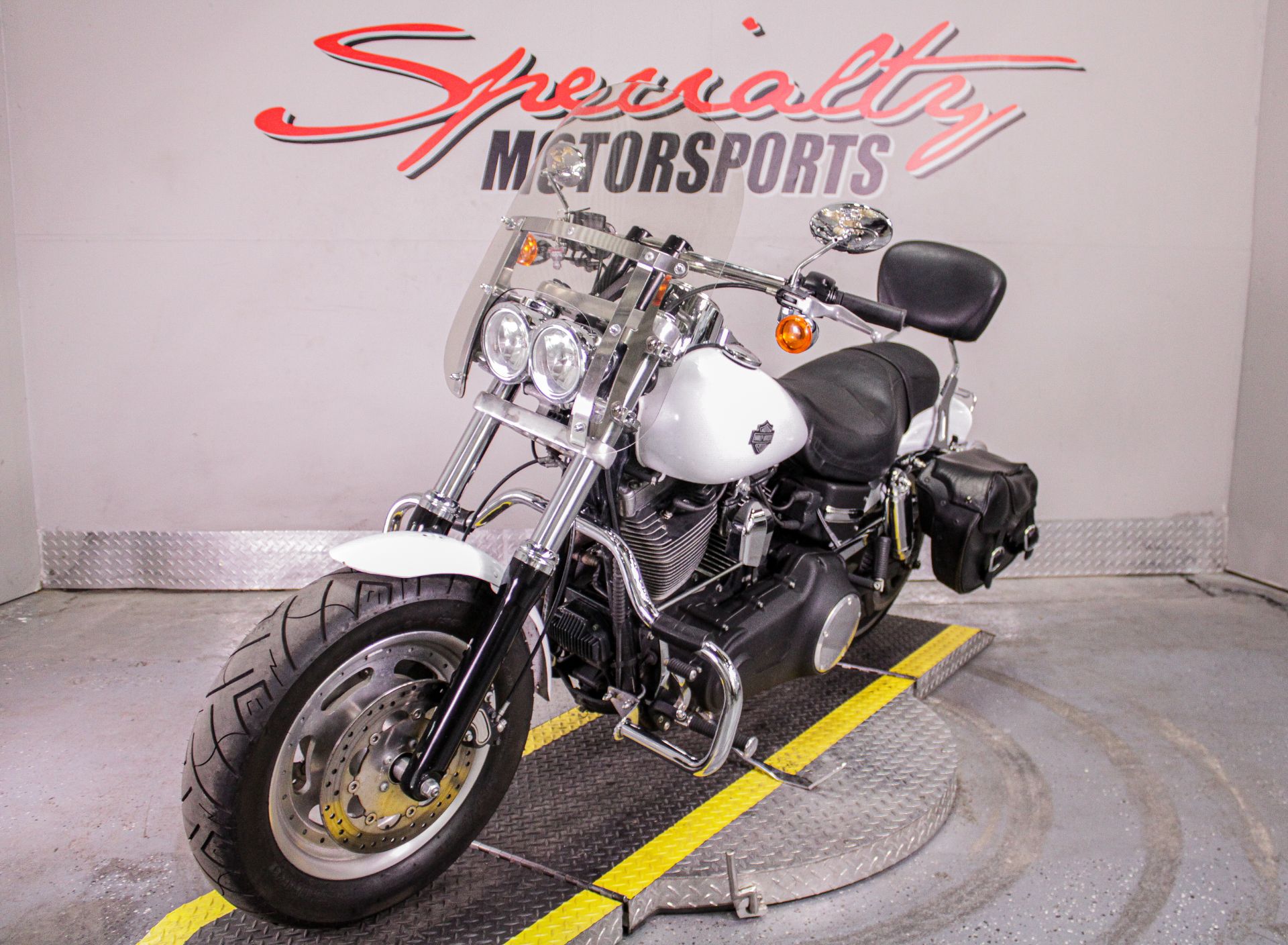 HAR301062 - 2011 - Harley-Davidson - Dyna® Fat Bob® Front Left Side View - Photo 10