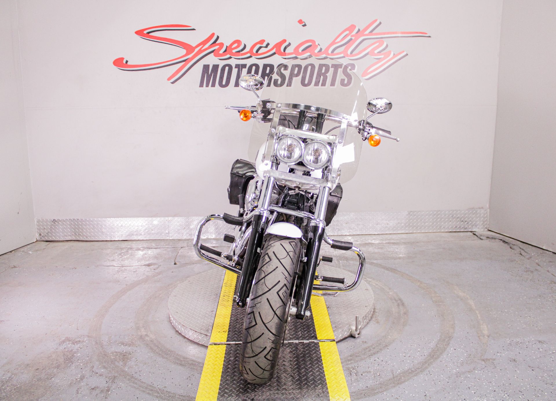 HAR301062 - 2011 - Harley-Davidson - Dyna® Fat Bob® Front View - Photo 12