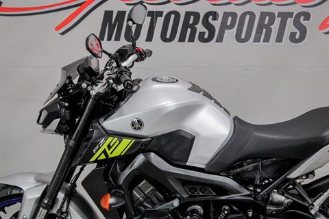 2017 Yamaha FZ-09 in Sacramento, California - Photo 9