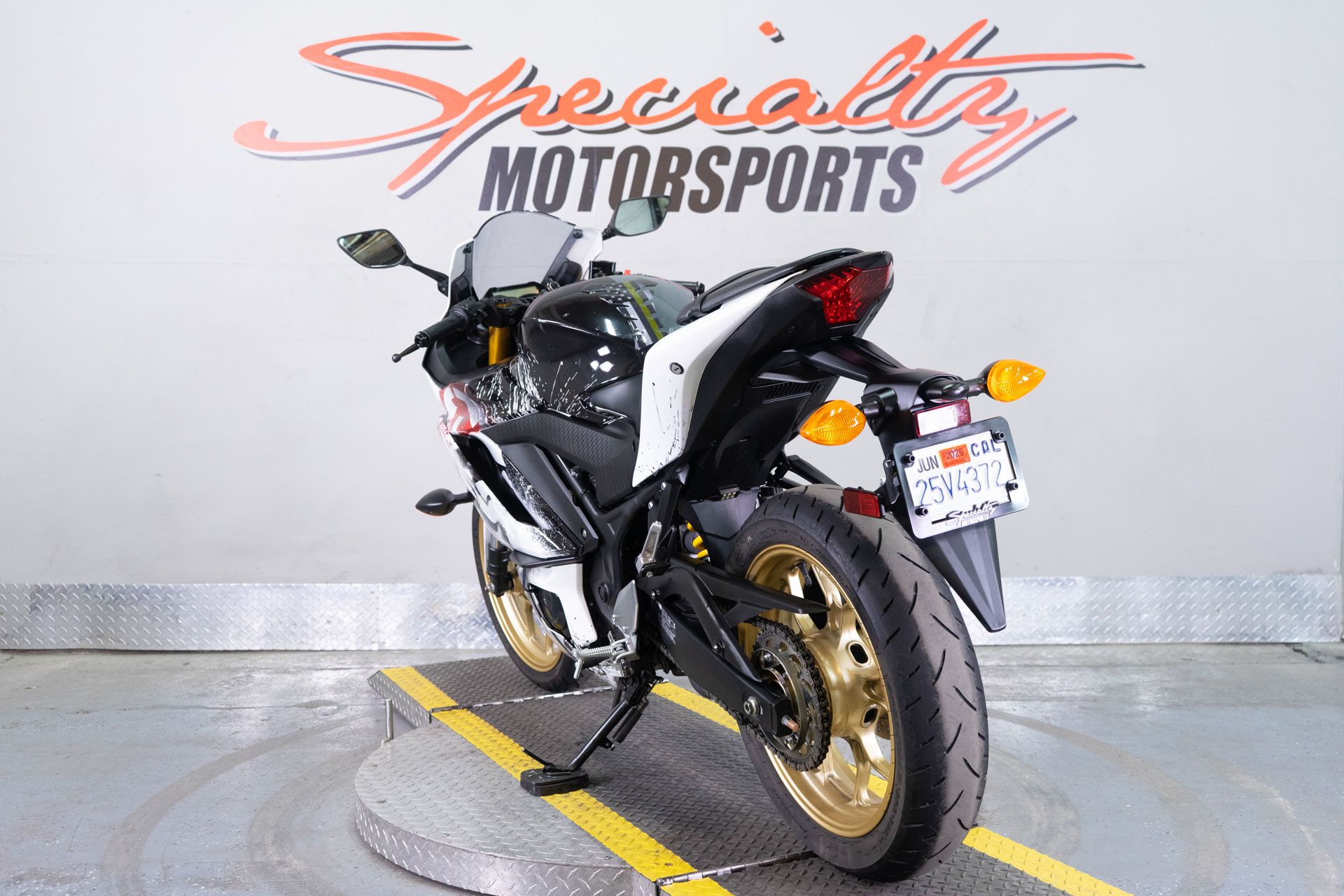 2022 Yamaha YZF-R3 World GP 60th Anniversary Edition in Sacramento, California - Photo 5