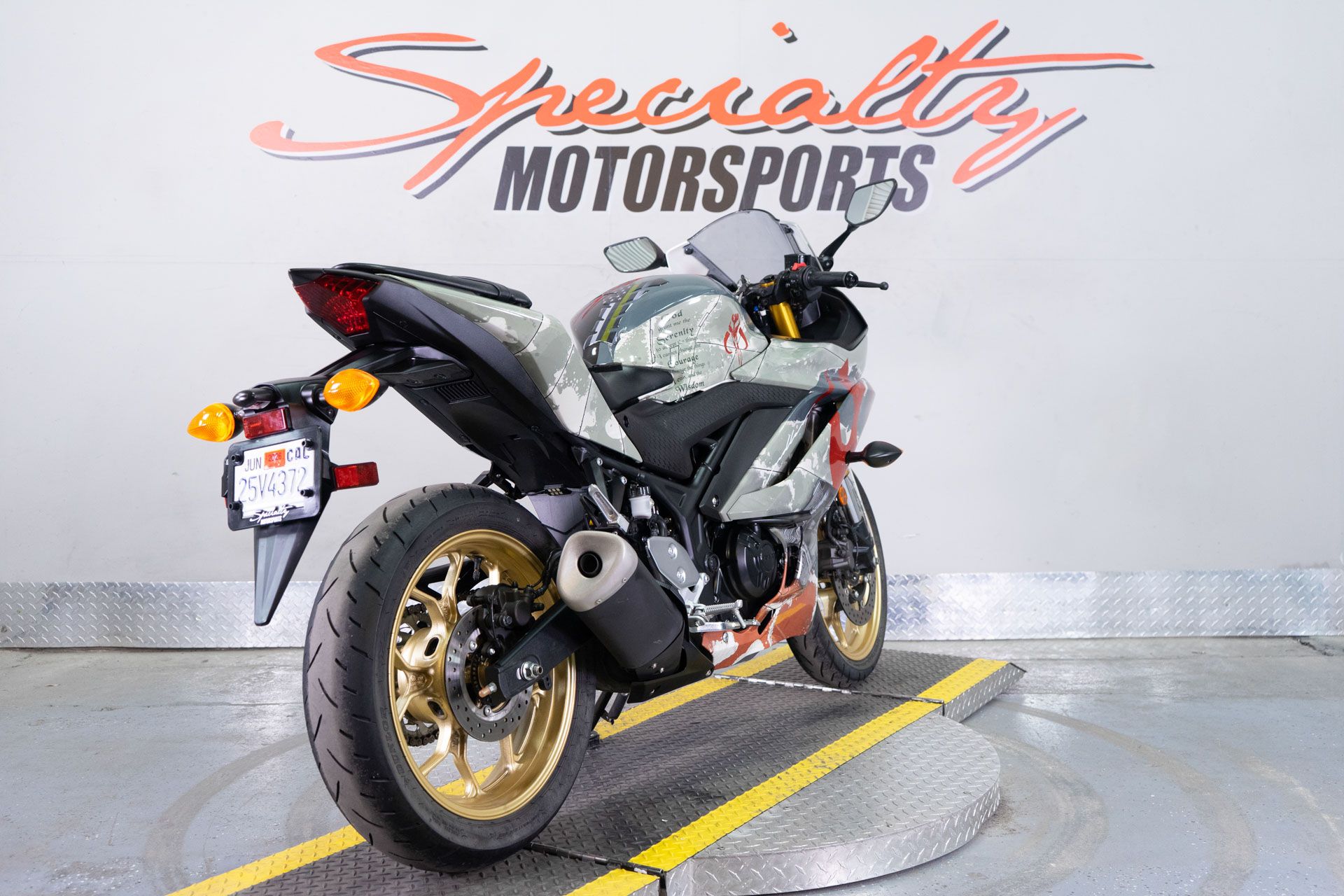 2022 Yamaha YZF-R3 World GP 60th Anniversary Edition in Sacramento, California - Photo 6