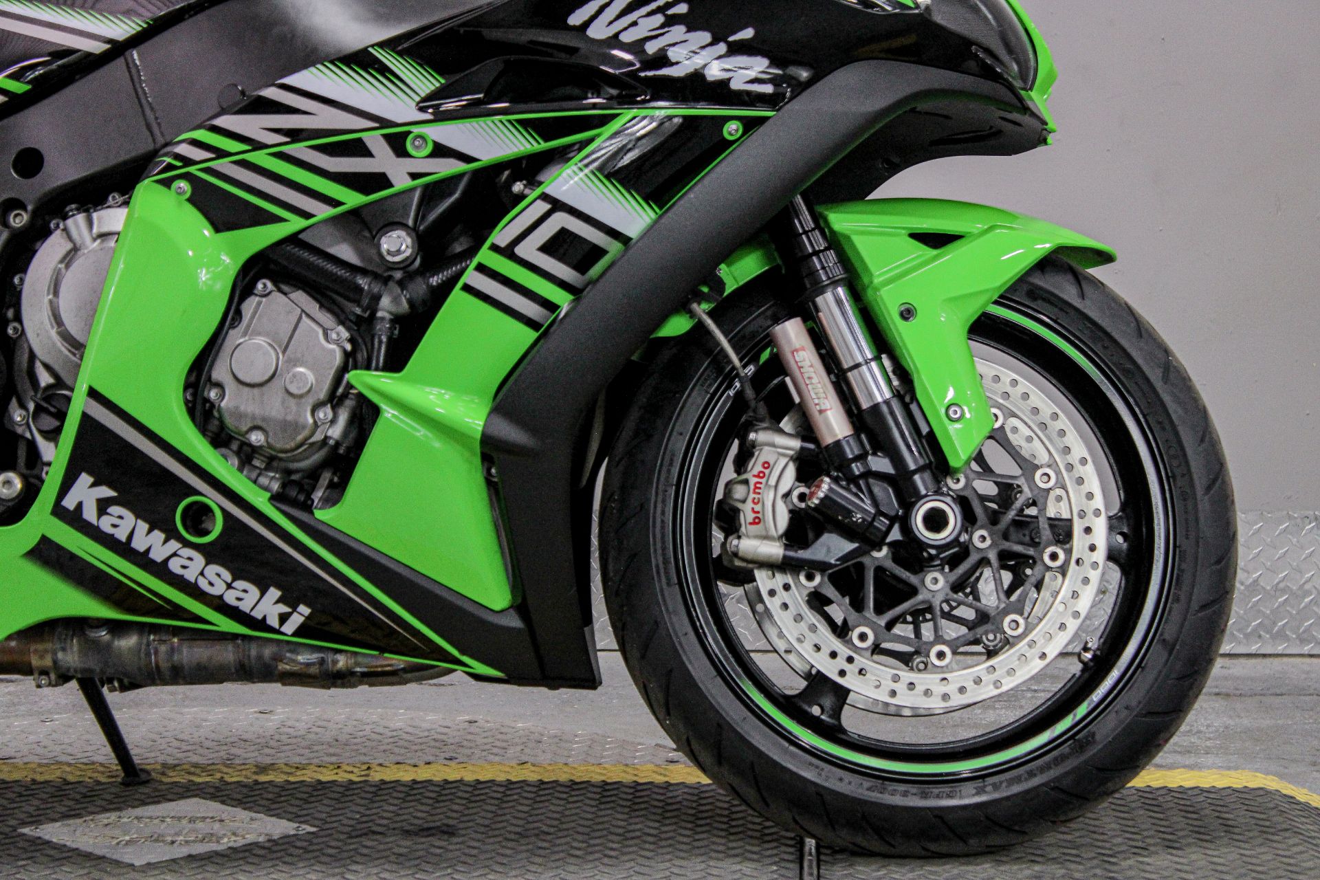 ▼ ten 2016 Kawasaki Ninja® ZX-10R ABS KRT Edition | Motorcycle.com