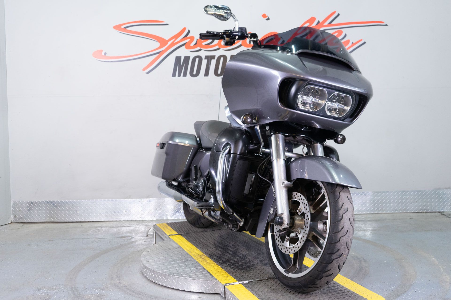 2016 Harley-Davidson Road Glide® in Sacramento, California - Photo 2