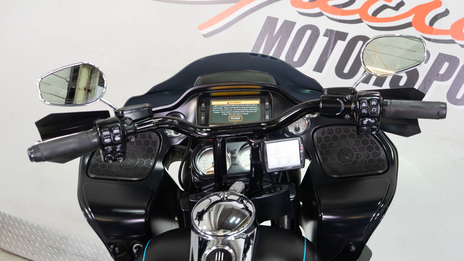 2015 Harley-Davidson Road Glide® Special in Sacramento, California - Photo 17